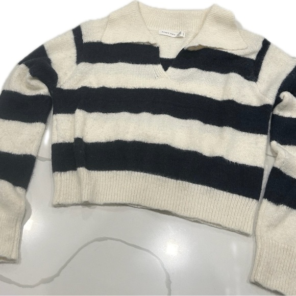 ALTAR’D STATE Blue + Ivory Sweater
Women’s Medium - Picture 4 of 5